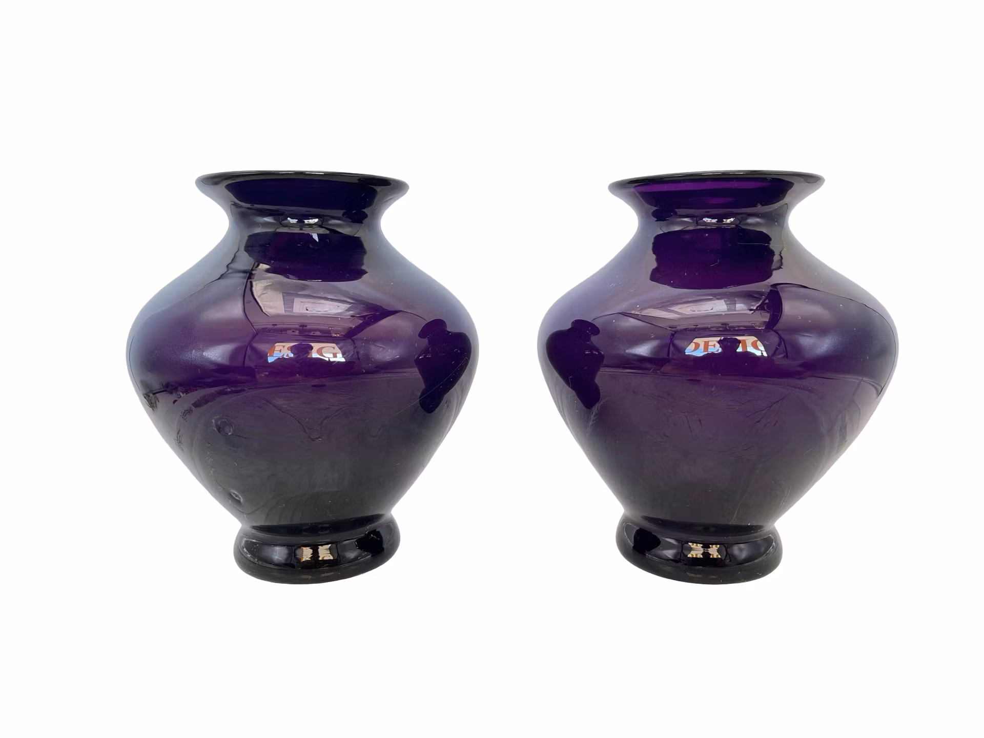 Vintage – par munblåsta vaser i mörkt amethystglas