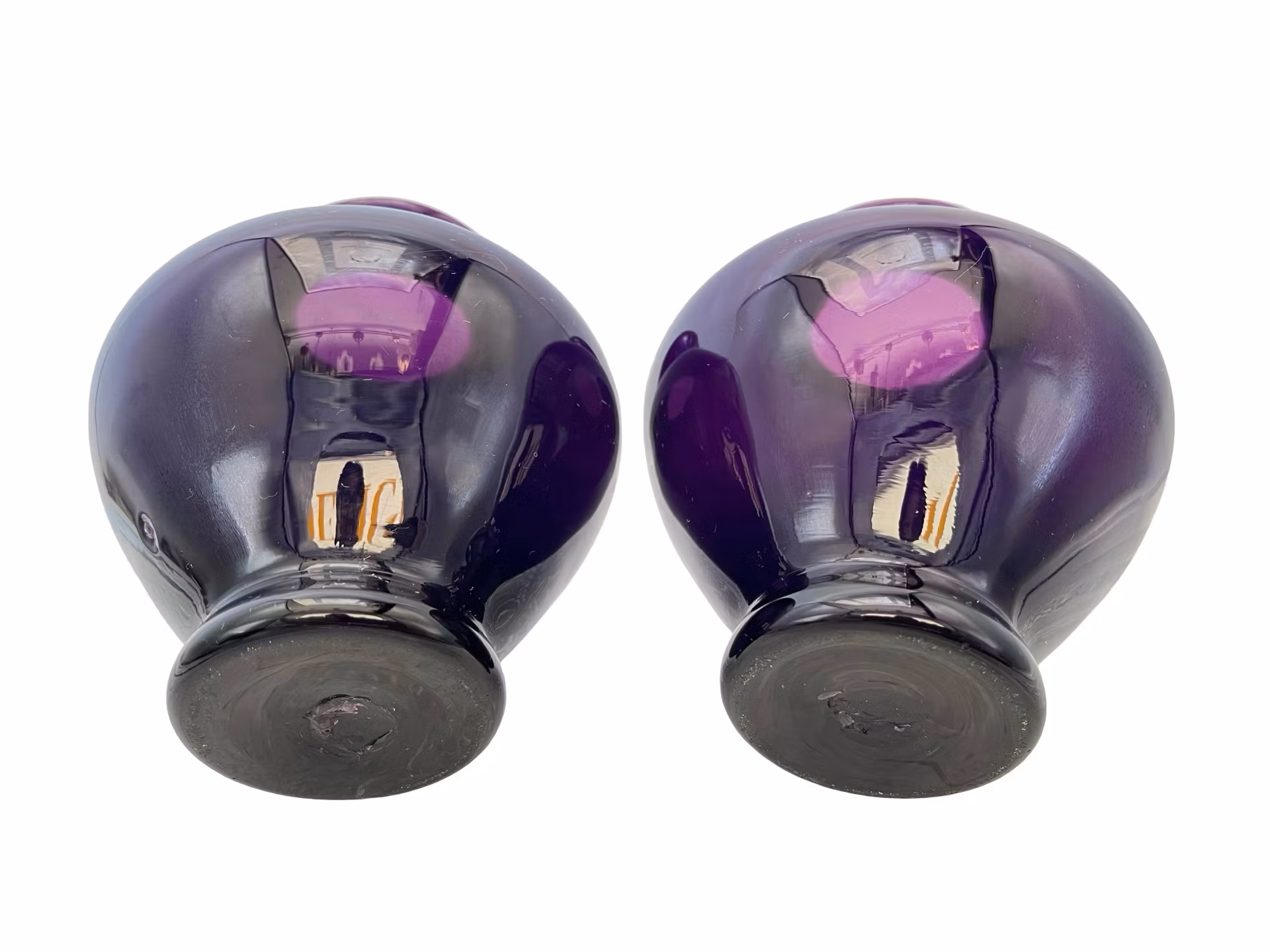 Vintage – par munblåsta vaser i mörkt amethystglas