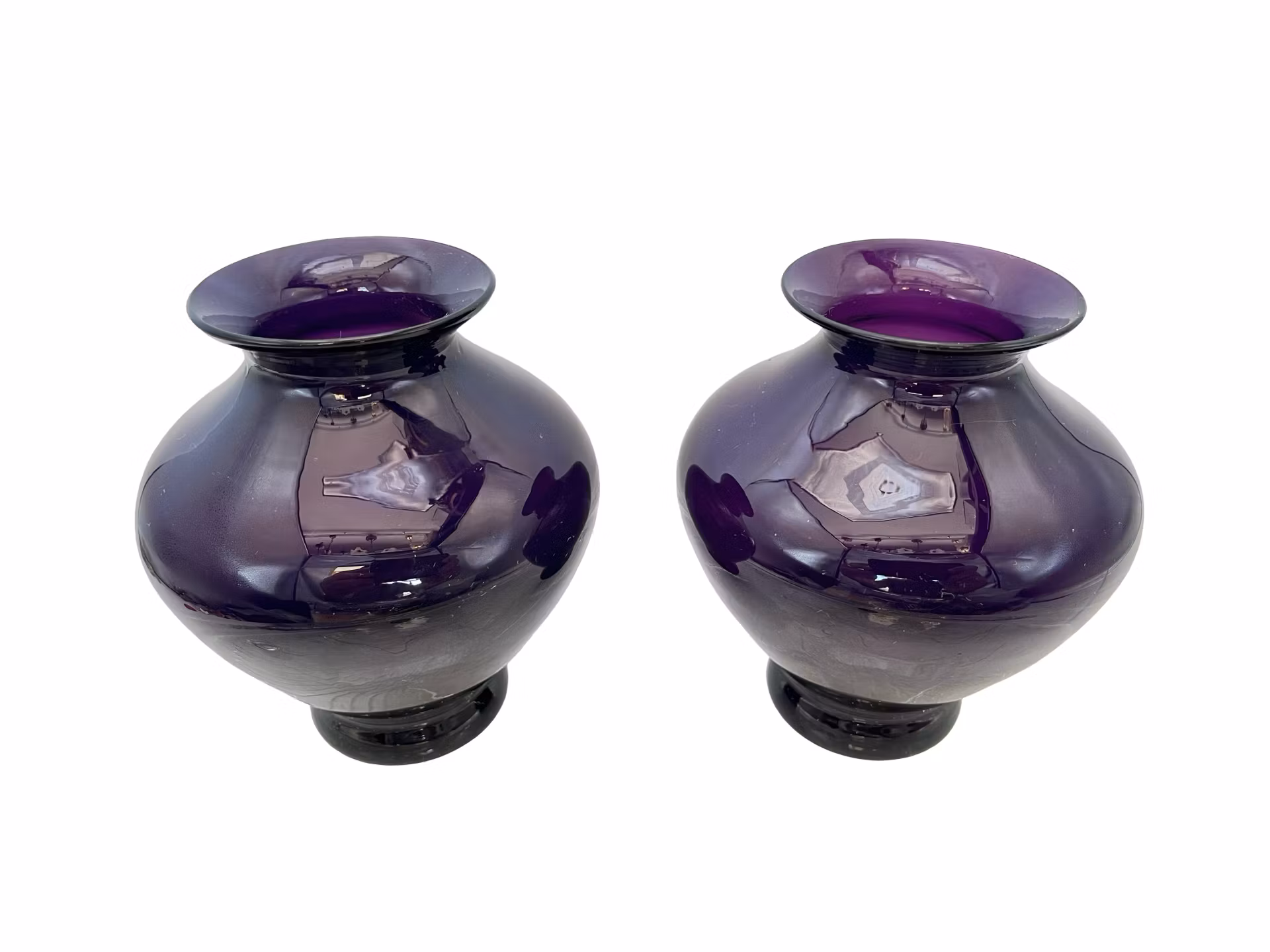 Vintage – par munblåsta vaser i mörkt amethystglas
