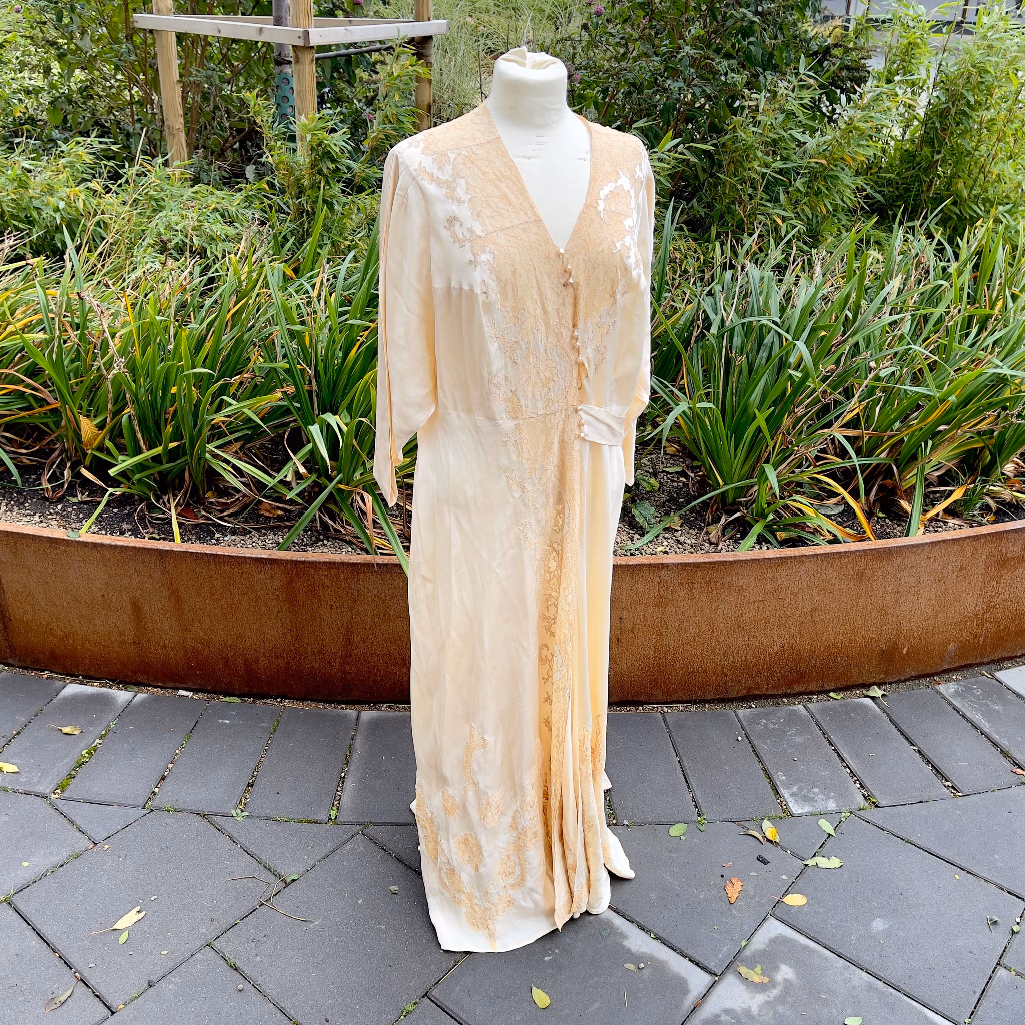 Antyczna jedwabna suknia ślubna z okresu osmańskiego, XIX wiek