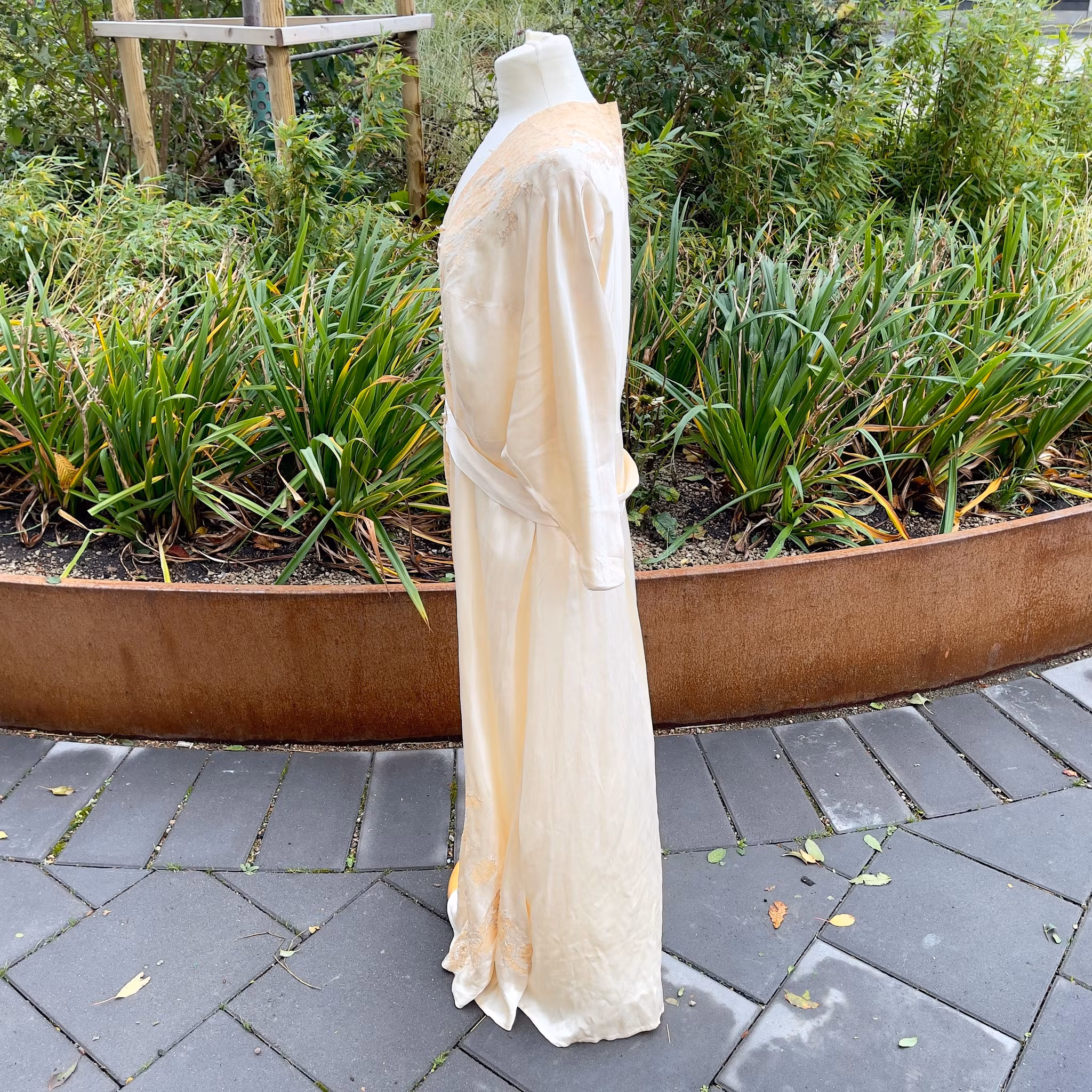 Antyczna jedwabna suknia ślubna z okresu osmańskiego, XIX wiek