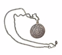 Ketting in zilver 835 met hanger in de vorm van een Phaistos-schijf
