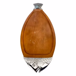 Fiskformad serveringsbricka / skärbräda i trä och metall