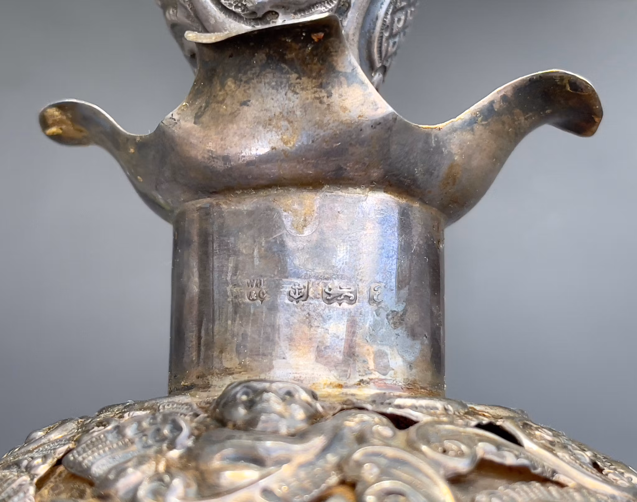 Antiikkinen hopeoitu lasipullo – William Johnson & Co, Birmingham noin vuodelta 1890