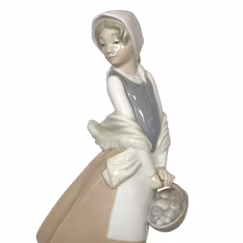 Nao by Lladro – Flicka med korg, porslin figurin, Spanien