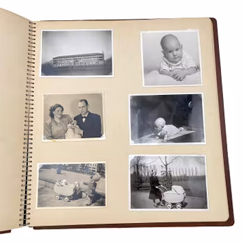 Vårt Barns Liv - Babyminnesbok med fotografier och dokument 1940-tal