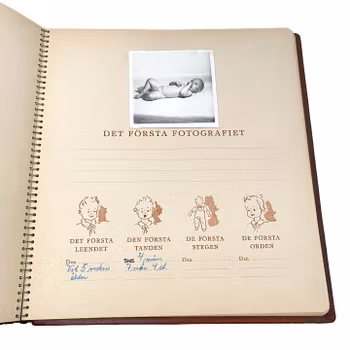 Vårt Barns Liv - Babyminnesbok med fotografier och dokument 1940-tal
