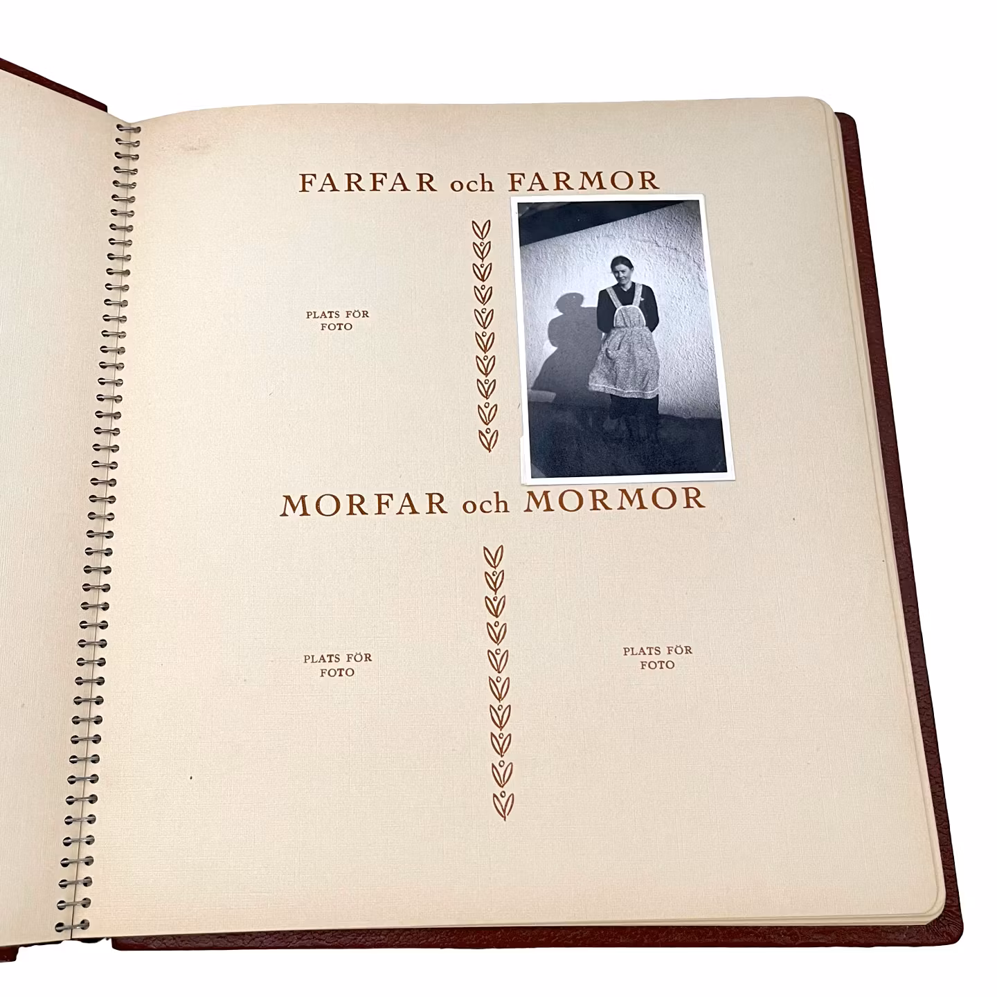 Vårt Barns Liv - Babyminnesbok med fotografier och dokument 1940-tal