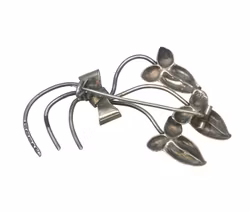 Broszka ze srebra vintage z motywem kwiatowym i kokardką