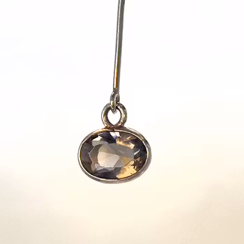 Elegant silverhalsband med rökkvartssten