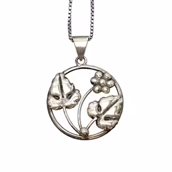 Victor Janson, Lindesberg - Elegante collar de plata con motivo de flores y hojas