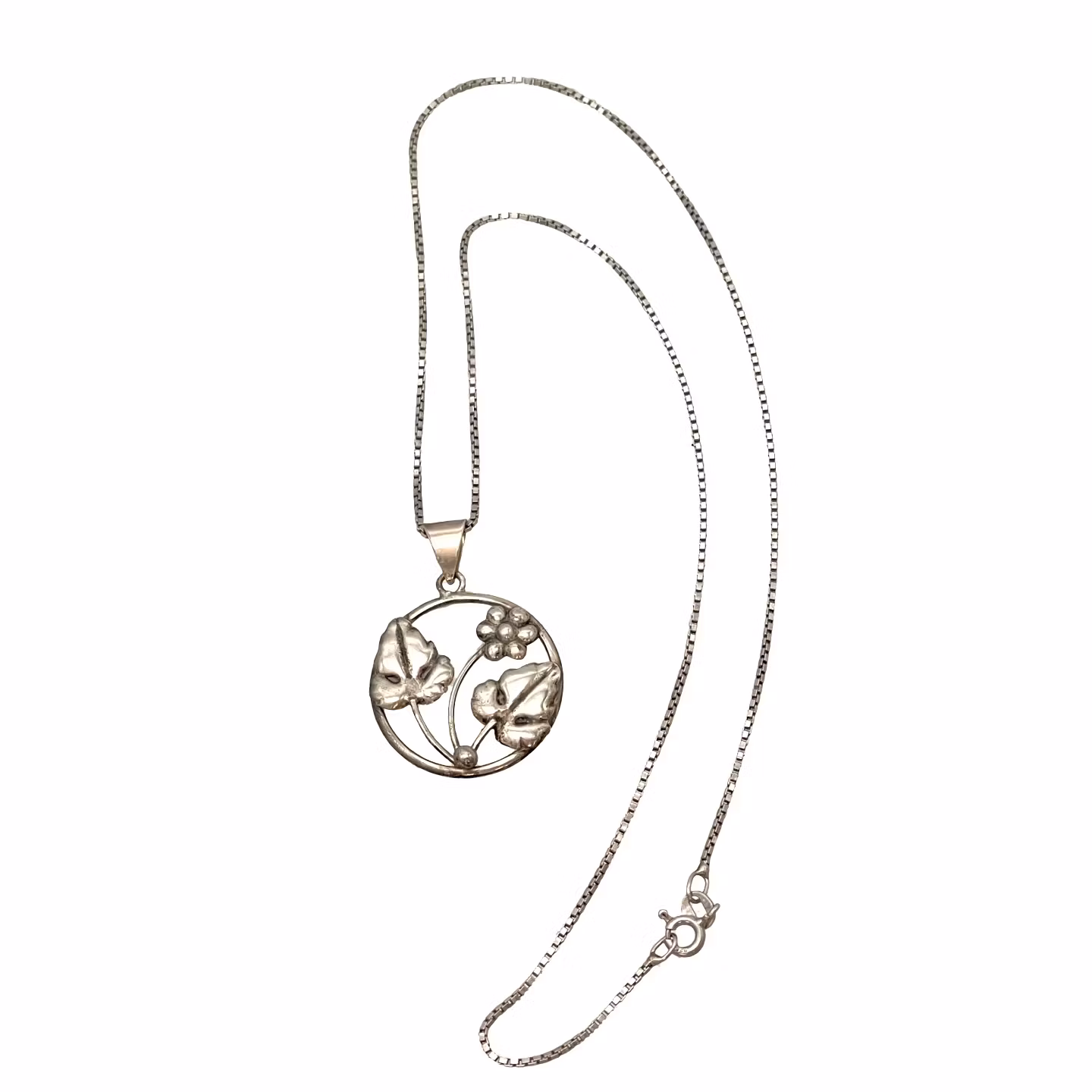 Victor Janson, Lindesberg - Elegancki srebrny naszyjnik z motywem kwiatów i liści