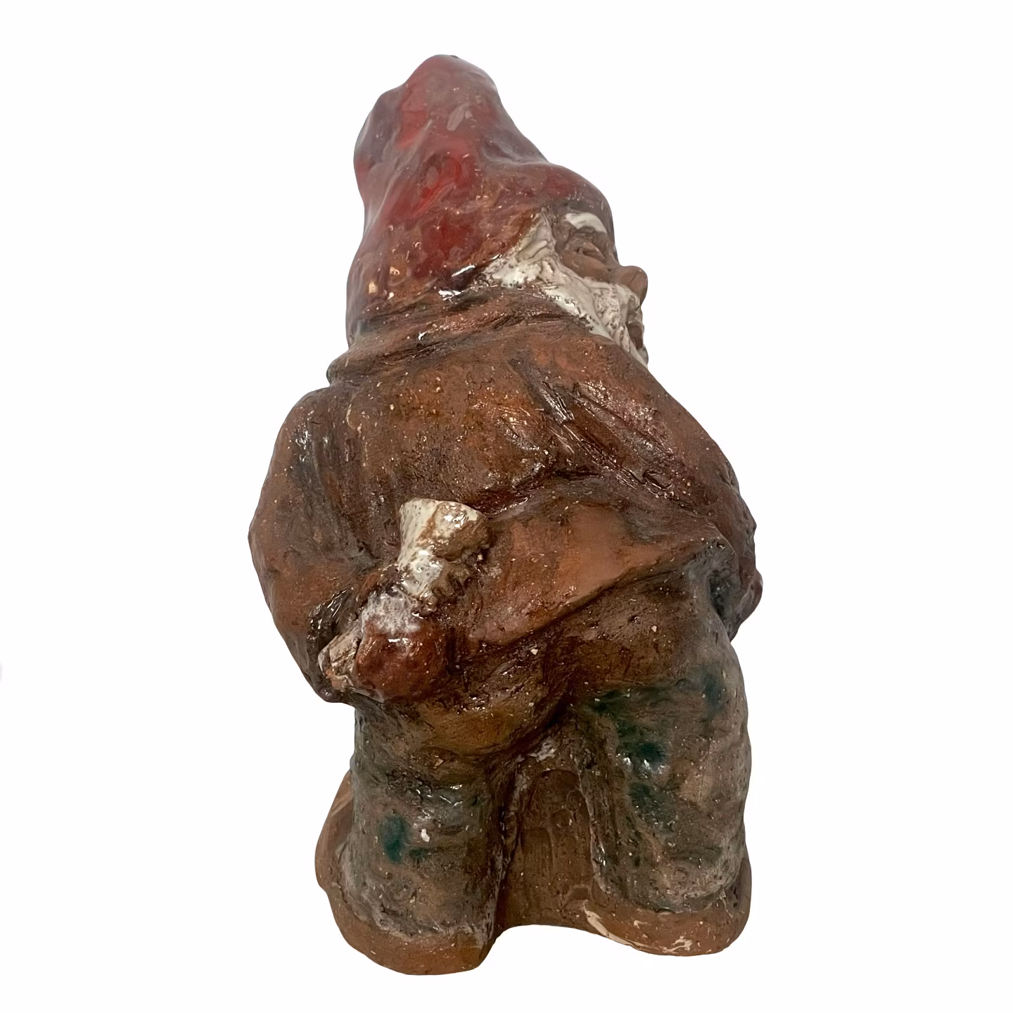 Handgjord tomte i lergods - Rustik konstnärlig skulptur med röd glaserad luva, Signerad