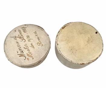 Antik svepask i trä - daterad 1795, minne av “Moster Stina” (1907)