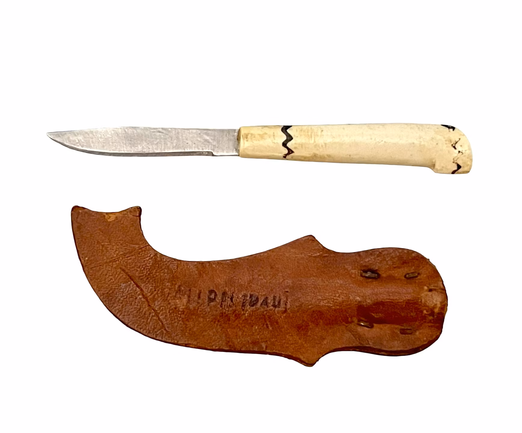 Samisk Handgjord Miniatyr Kniv - Benplatta med Finsk/Svensk flagga - Signerad