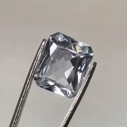 Topaze bleu clair exclusive de 4,75 carats - Taille émeraude