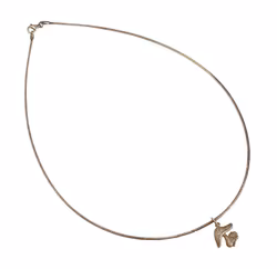 Hopeinen kaulakoru, jossa sieni- ja kukkariipus