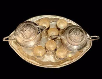 Juego de servir antiguo en alpaca - Decoración grabada a mano - Jarra, cuenco, bandeja y 6 tazas