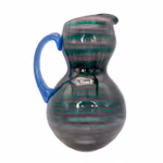 Gunnel Sahlin - Kosta Boda - Handblåst glaskanna, Randigt glas, Blått handtag