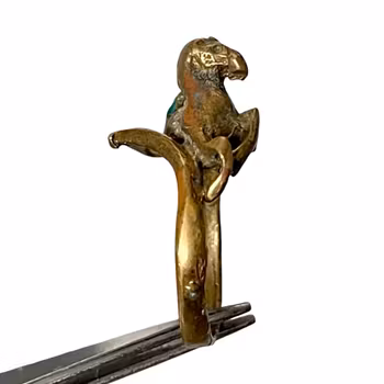 Antik ring - Tidig medeltid (ca 500-900 e.Kr.) - Hästmotiv - Brons/mässing