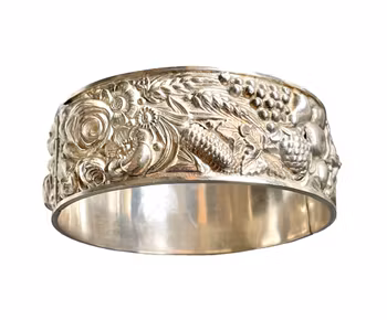 Antikt silverarmband - Rikt dekorerat hantverk med tidlös elegans