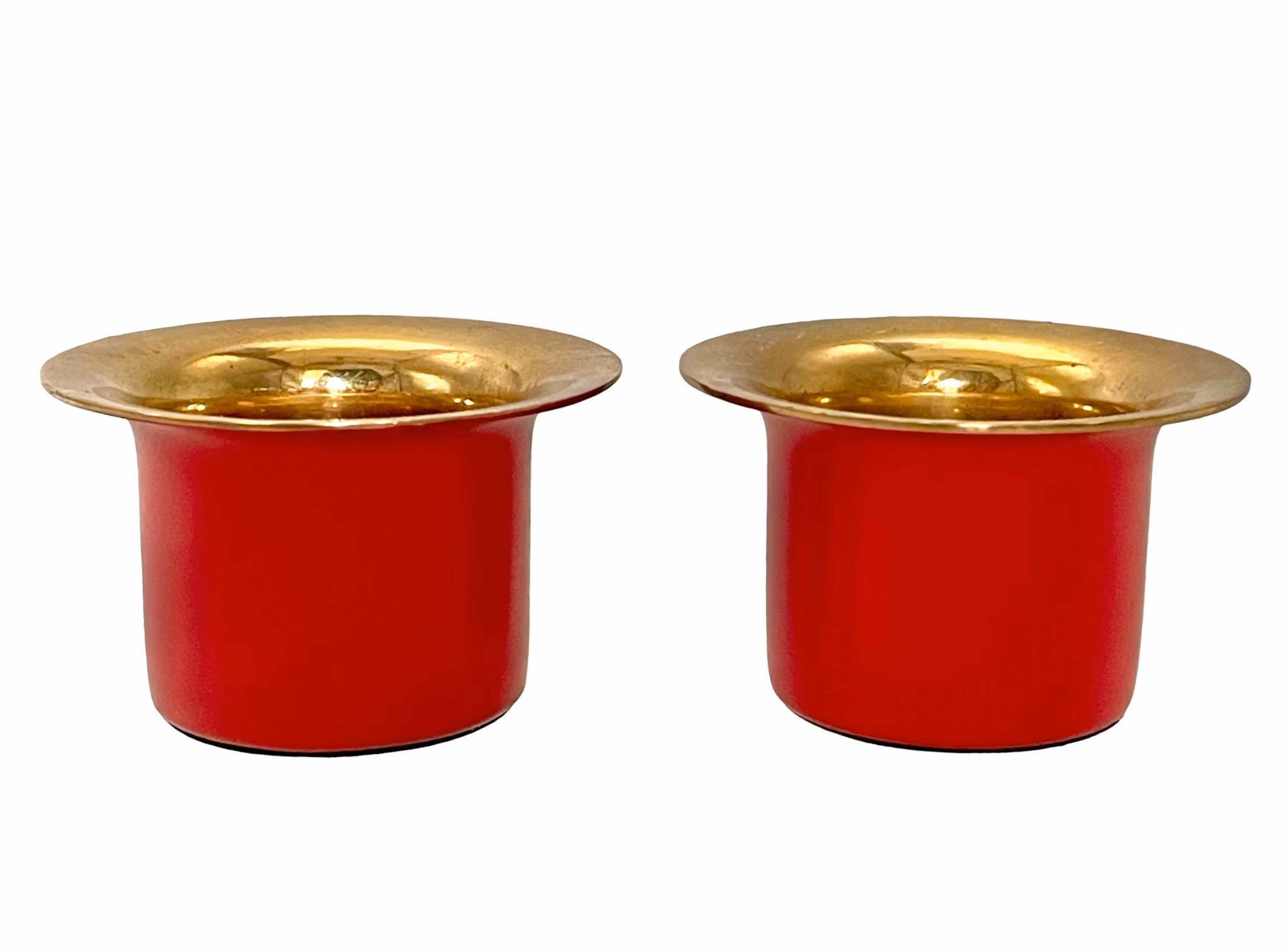 Skultuna-design - 2 Kin-kynttilälyhtyä punaisesta lasista ja massiivimessingistä