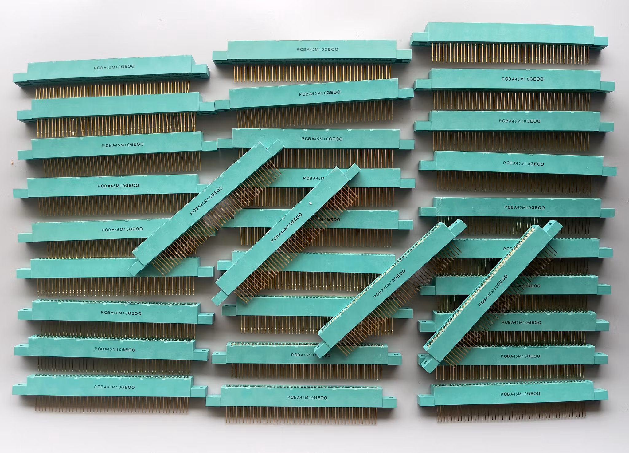 Stort parti med prototypekort, DIP-layoutark og kantkontakter - Vintage elektronikk