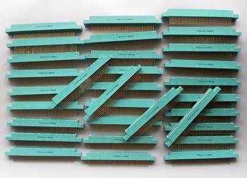 Stort parti med prototypekort, DIP-layoutark og kantkontakter - Vintage elektronikk