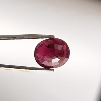 Rubin naturalny - 2,65 karata - szlif owalny