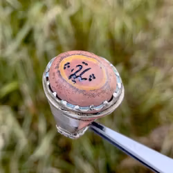 Antik ring i vitmetall med graverad agat (Ya Allah)