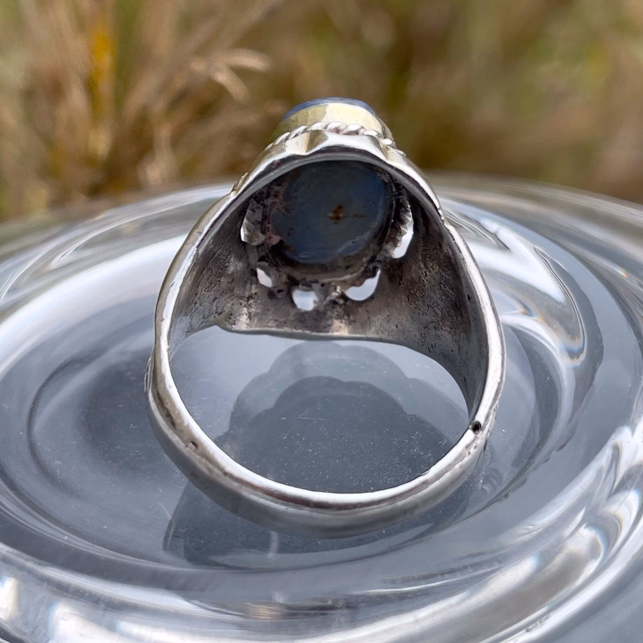 Kraftig antik sterling silverring med ca 8 ct naturlig safir – unik design