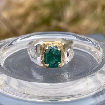 Vintage-hopeasormus, jossa 2,7 karaatin luonnonsmaragdi - 925 sterlinghopeaa