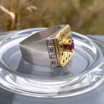 Vintage-sormus luonnonrubiinilla, noin 0,35 ct - Sterlinghopea