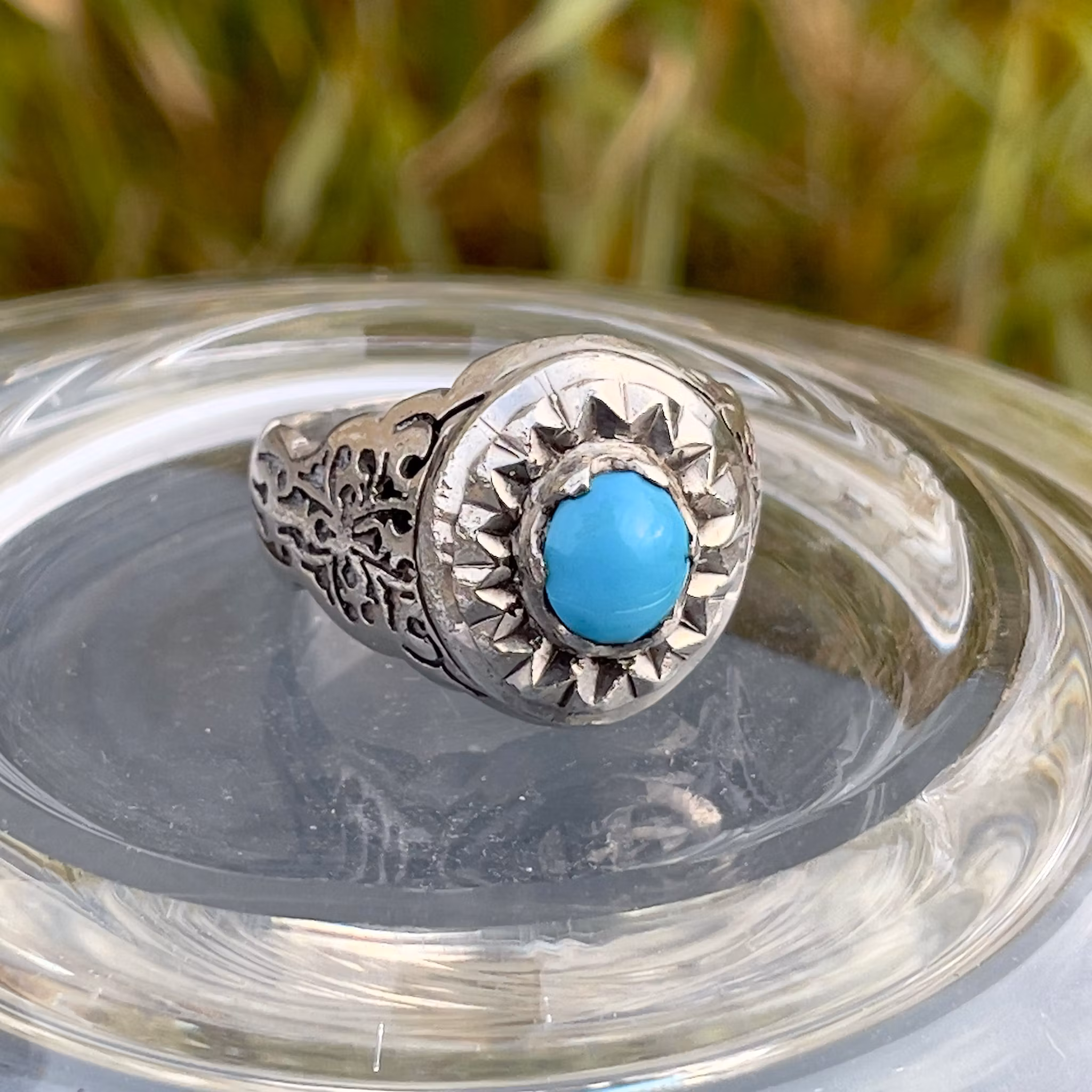 Vintage silverring med ca 2.6 ct Nishapuri turkos - Hand graverad ring