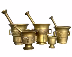 Vintage mortlar i mässing - 5 st mortlar med stötar - Dekorativa och funktionella köksredskap