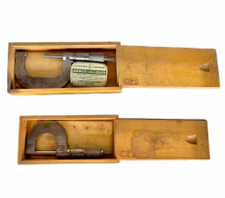 2 stuks vintage micrometers 0-25 mm - CE Johansson Eskilstuna Zweden - met houten doosjes