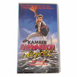 VHS - Kameraad Gunnarsson in de Archipel (Magnus Härenstam) - Zweedse komedie