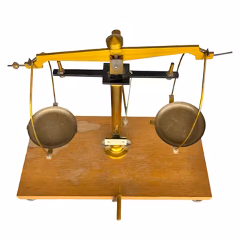Antik apoteksvåg / laboratorievåg i mässing - Axel Kistner Stockholm