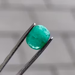 Natural emerald 1.10 ct - Oval facet cut loose gemstone