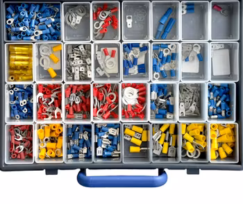 Caja surtida con terminales de cable y bornes eléctricos - Maletín de servicio