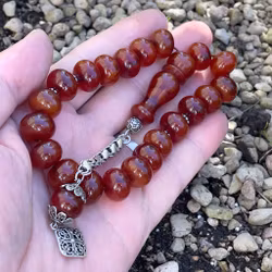 Kaunis vintage-rukousnauha punaisesta bakeliitista - 21 helmeä - 45 g