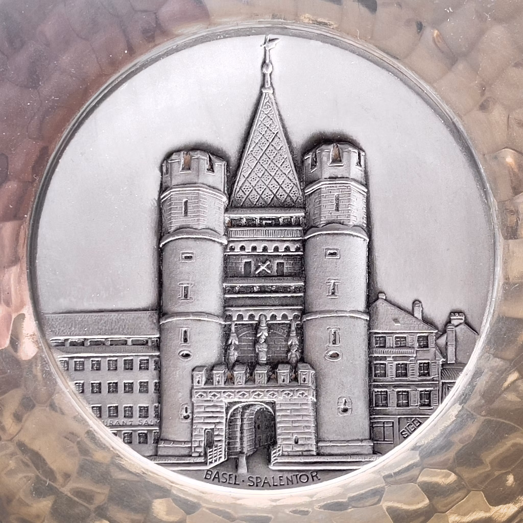 SIGG Sigal hand hammered 2 st fat - Basel Schweiz - Vintage aluminium - Spalentor & Münster