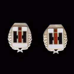 2 st International Harvester (IH) silvermärken - Äkta silver, stämplade