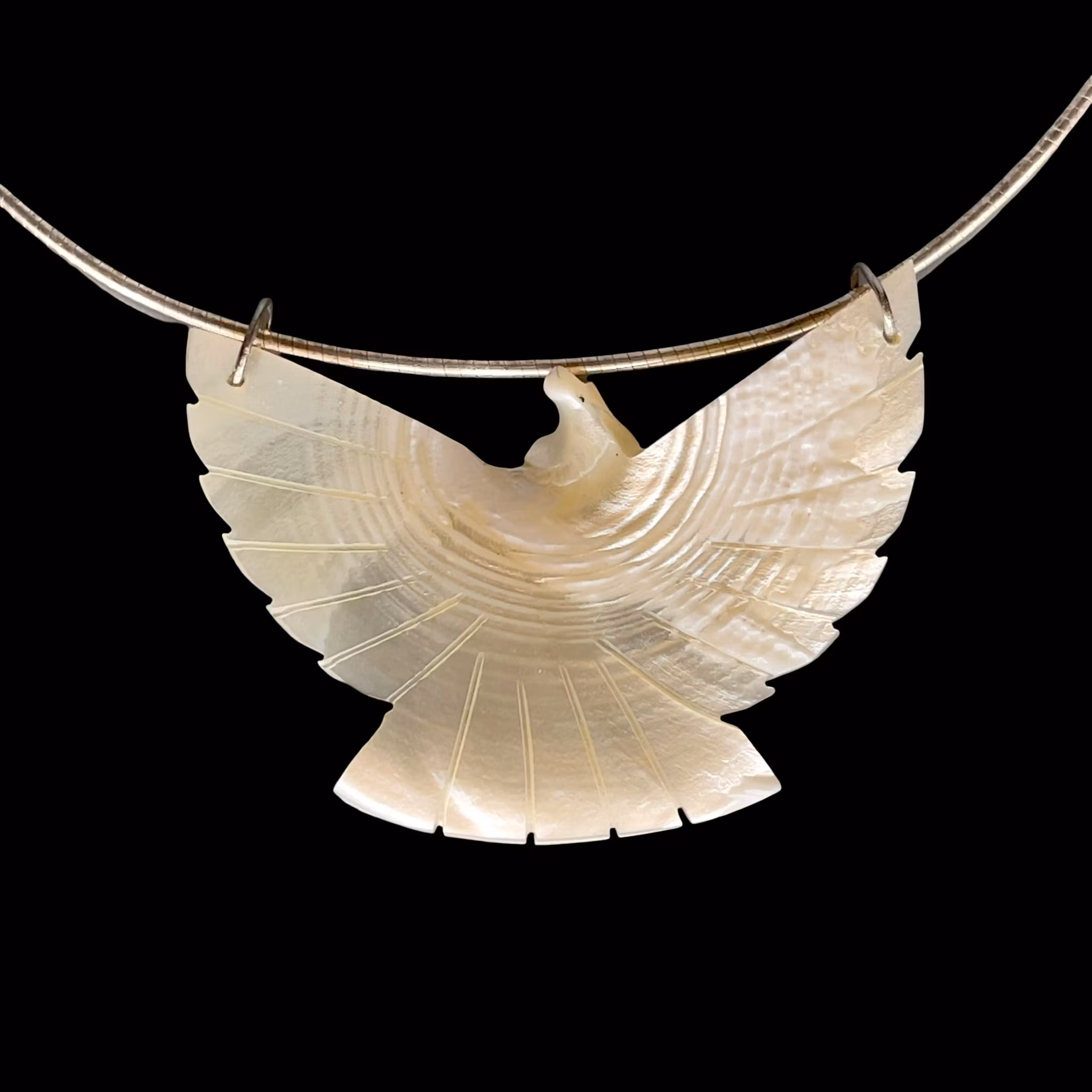 Halsband i Sterling Silver - Stämplad KD 925 - Med snidad fågel i pärlemor