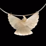 Halsband i Sterling Silver - Stämplad KD 925 - Med snidad fågel i pärlemor