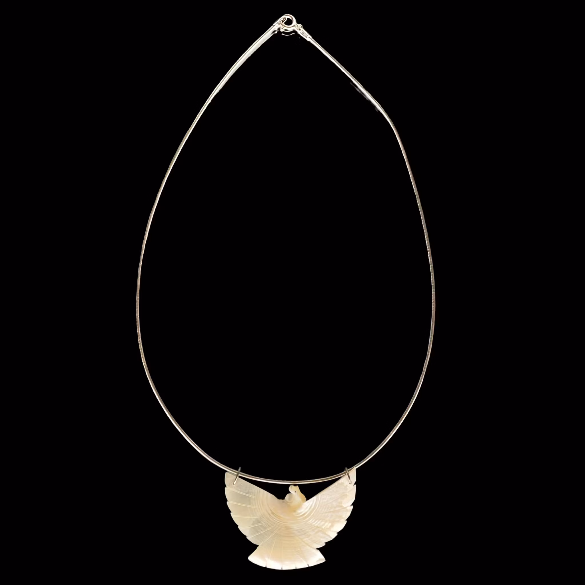 Halsband i Sterling Silver - Stämplad KD 925 - Med snidad fågel i pärlemor