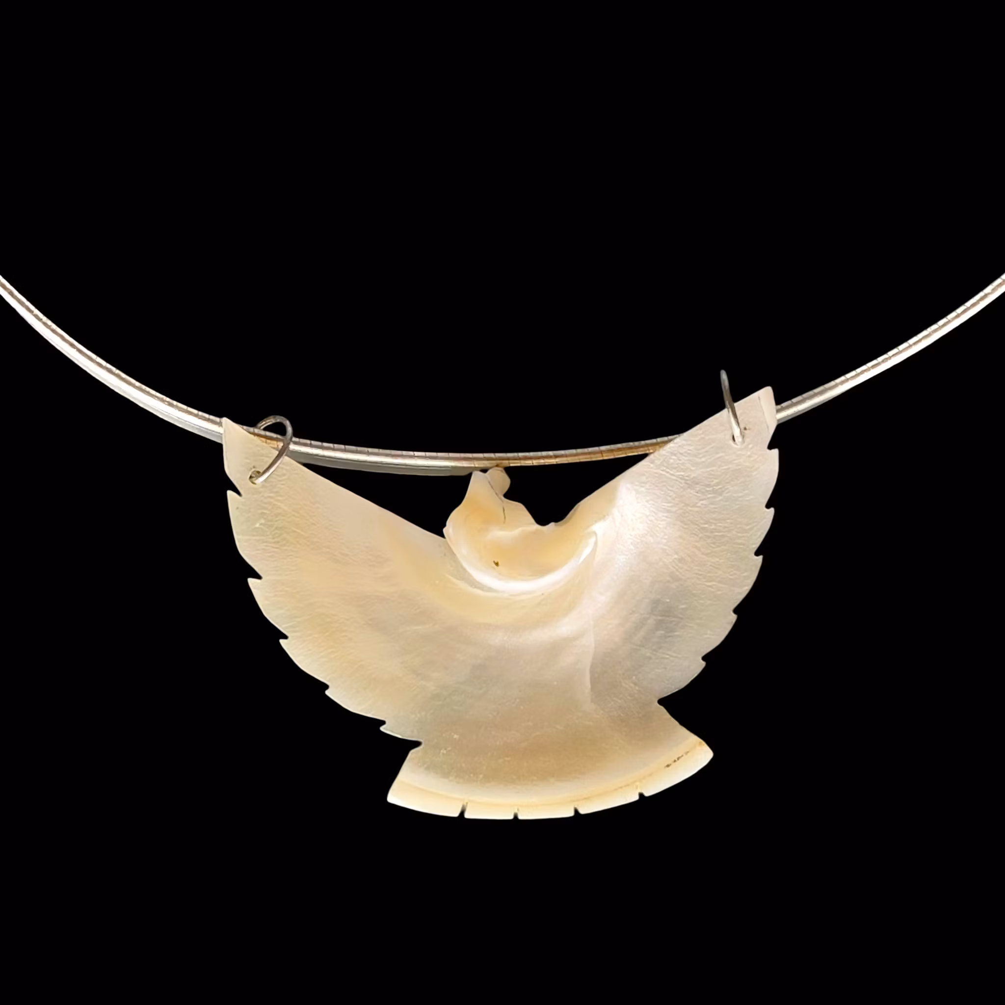 Halsband i Sterling Silver - Stämplad KD 925 - Med snidad fågel i pärlemor