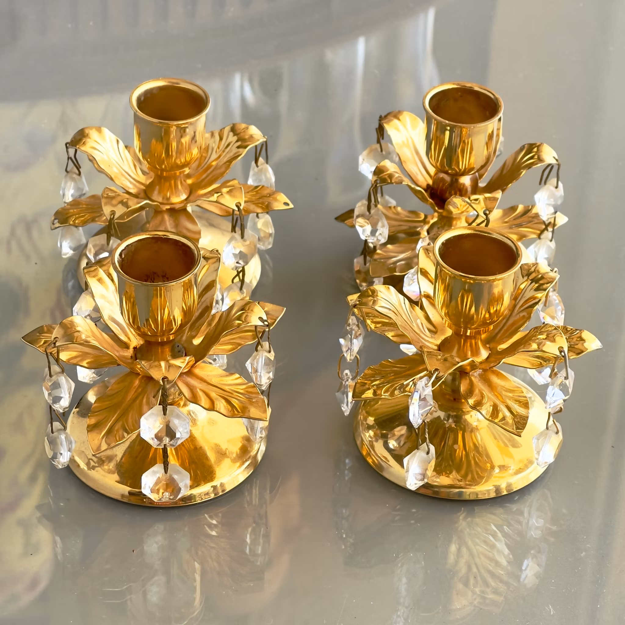 4 st guldfärgade ljusstakar med prismor - Vintage romantisk stil