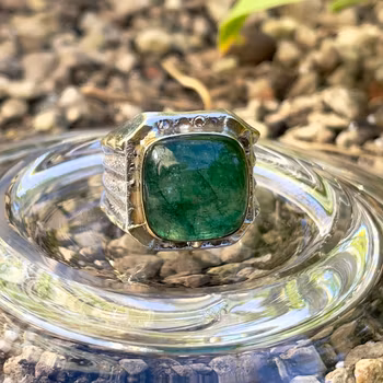 Exklusiv vintage herrring i silver med 15 ct stor naturlig smaragd
