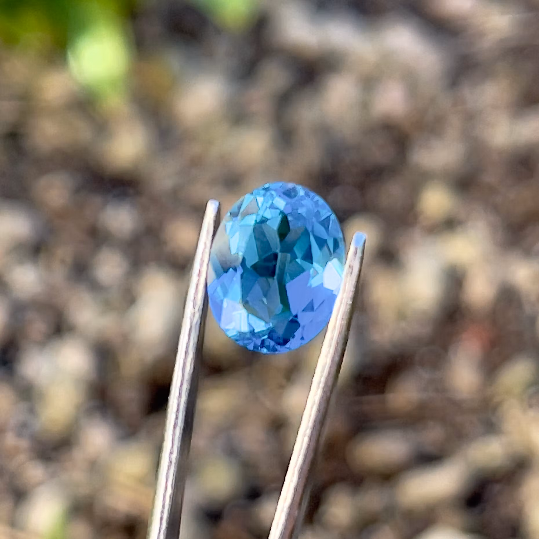 Naturlig London Blue Topas 3.20 ct - Exklusiv oval slipad - Fantastisk färg & lyster